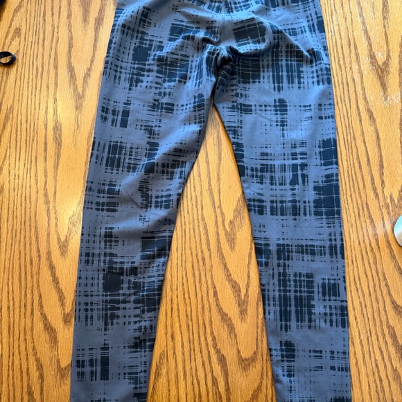 Zella Grey & Black Leggings - Excellent Condition, Size M - Picture 2 of 11